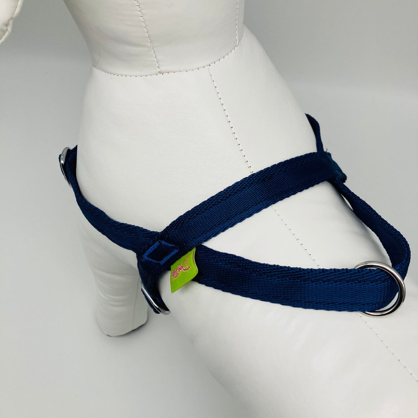 DogTools Geschirr von oben auf den Rücken gezeigt, mit einem Griff, um den Hund schnell zu greifen