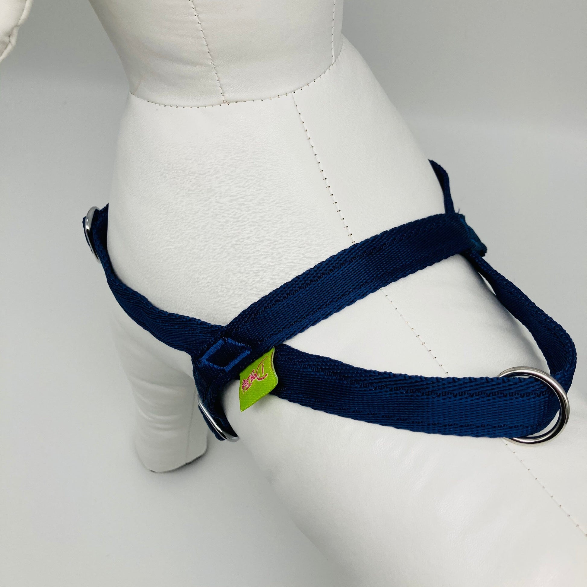 DogTools Geschirr von oben auf den Rücken gezeigt, mit einem Griff, um den Hund schnell zu greifen
