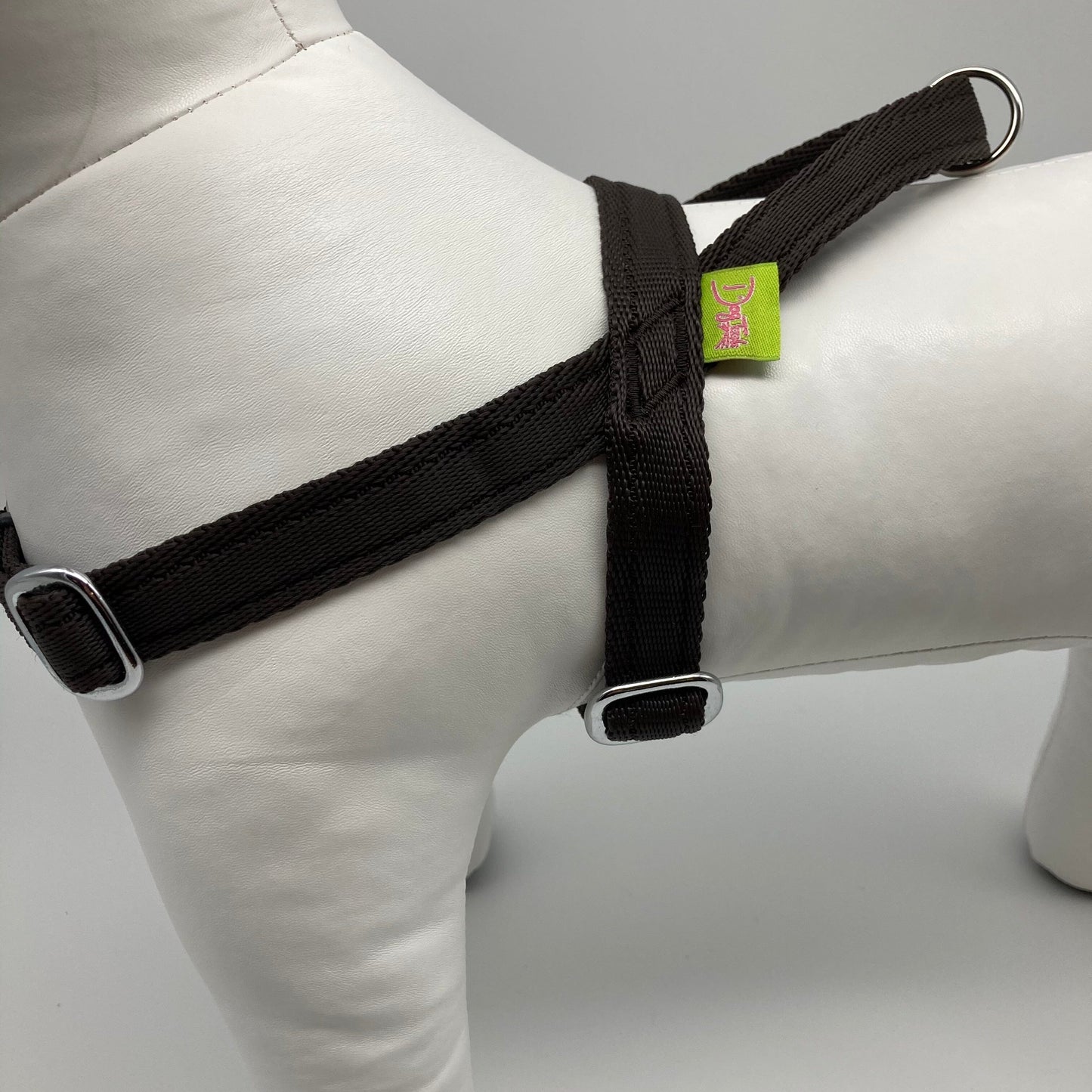 DogTools Hundegeschirr von der Seite gezeigt, mit korrosionsbeständig Materialien
