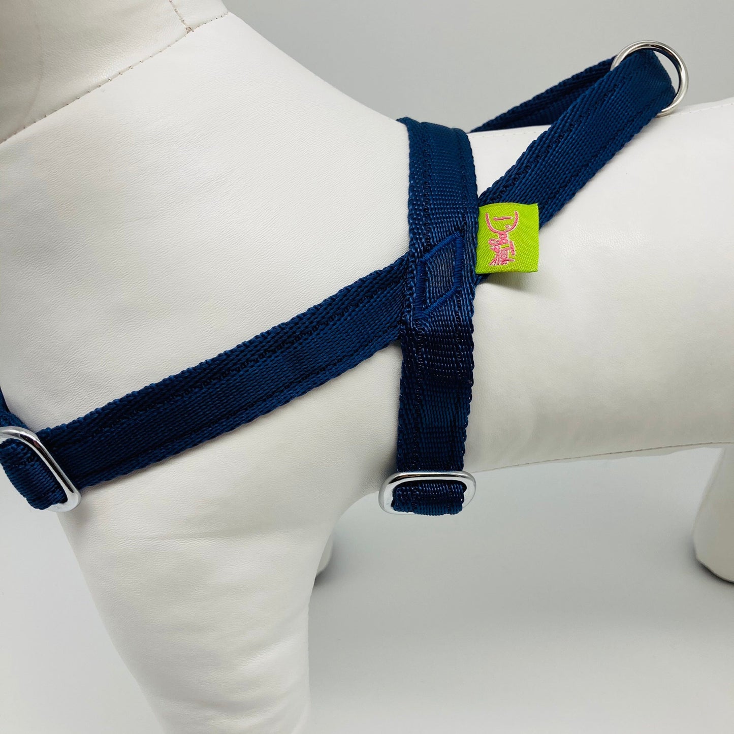 DogTools Hundegeschirr von der Seite gezeigt, mit korrosionsbeständig Materialien