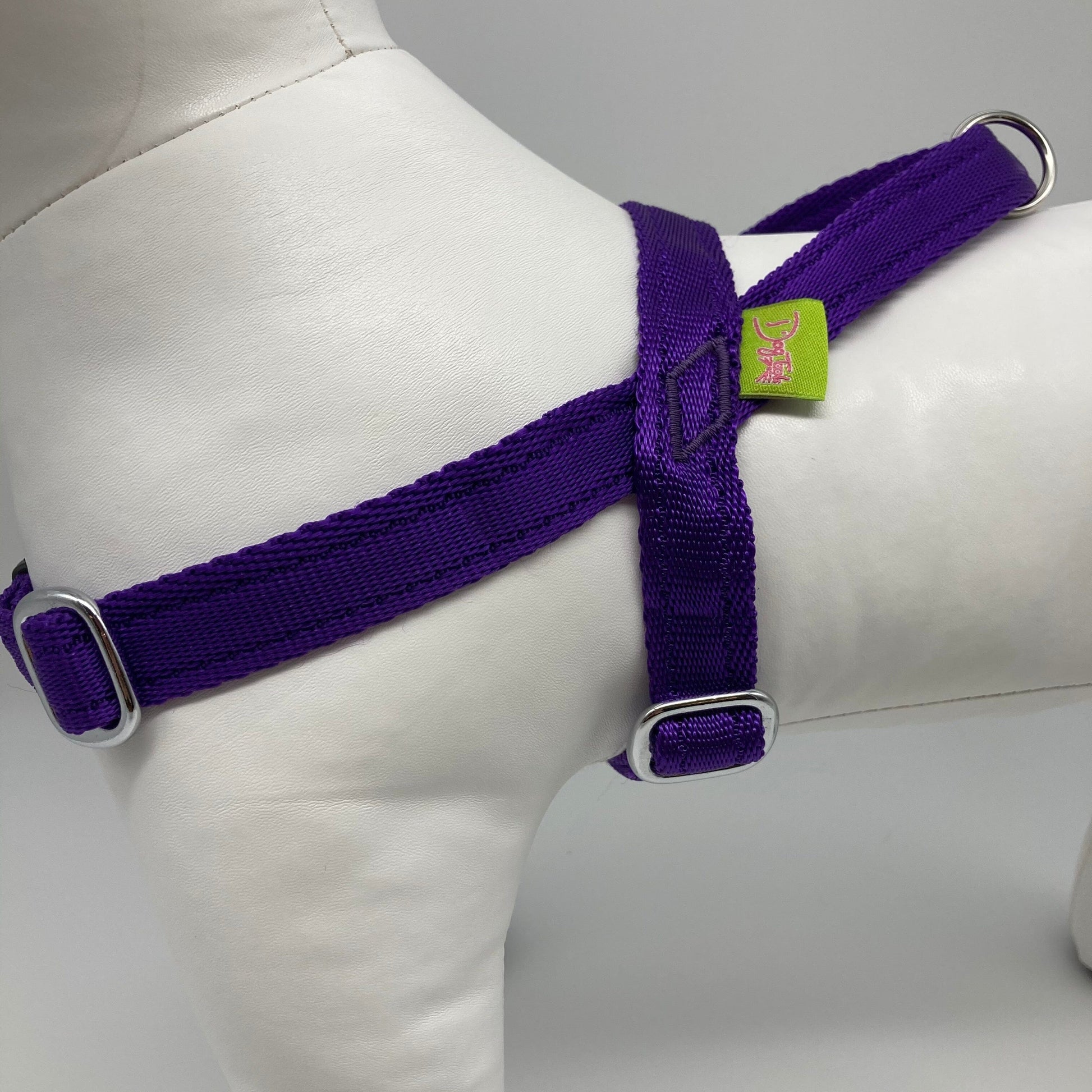 DogTools Hundegeschirr von der Seite gezeigt, mit korrosionsbeständig Materialien