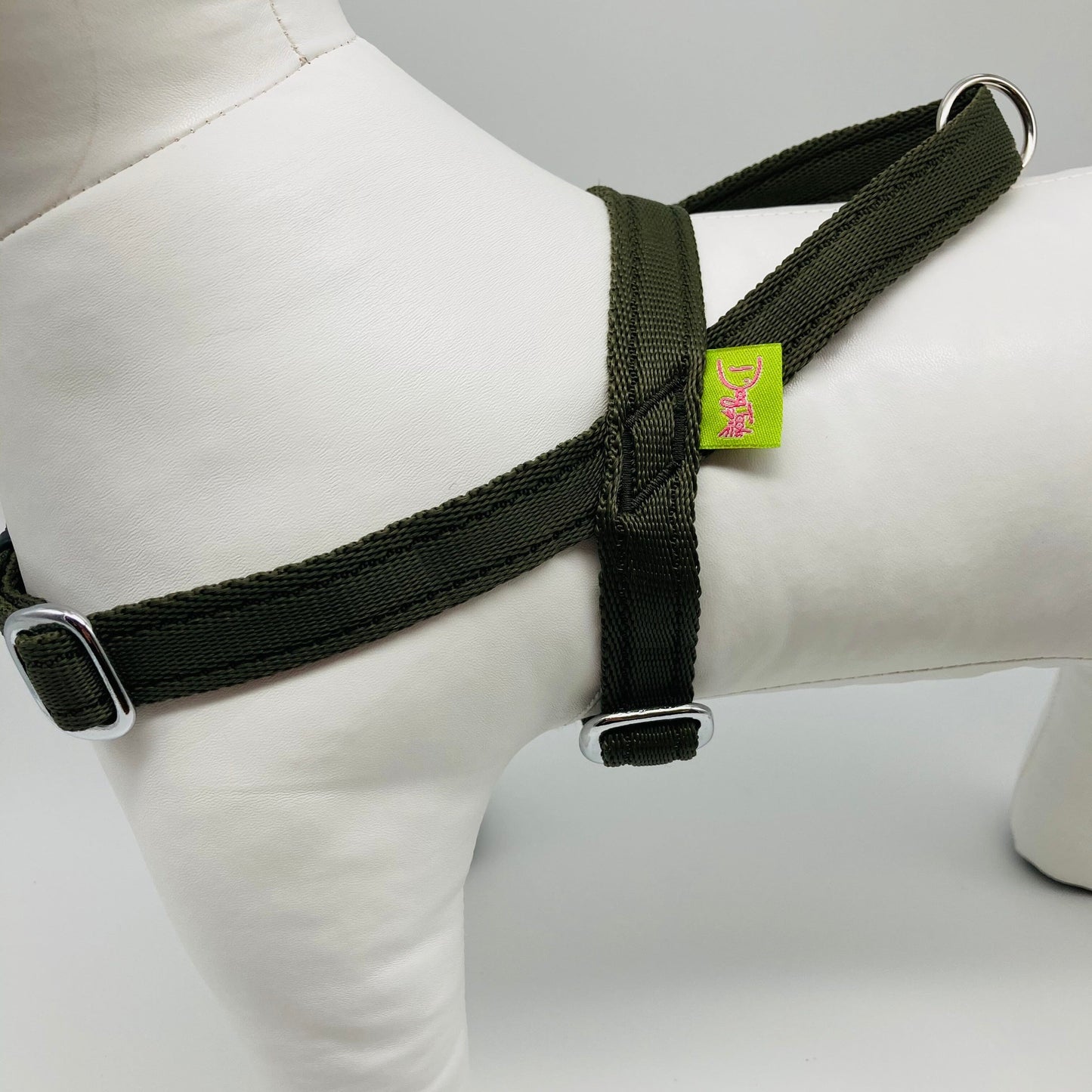 DogTools Hundegeschirr von der Seite gezeigt, mit korrosionsbeständig Materialien
