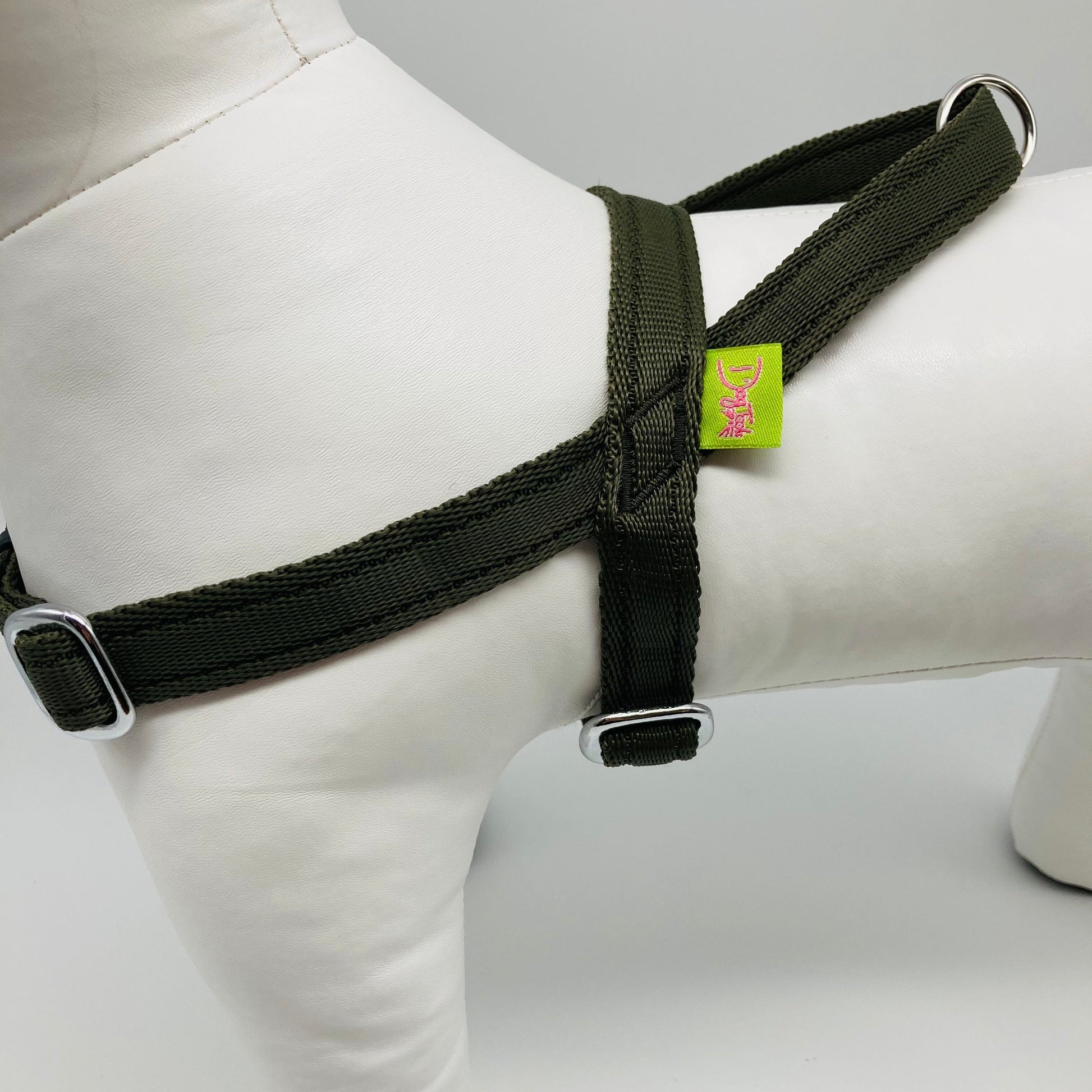 DogTools Hundegeschirr von der Seite gezeigt, mit korrosionsbeständig Materialien