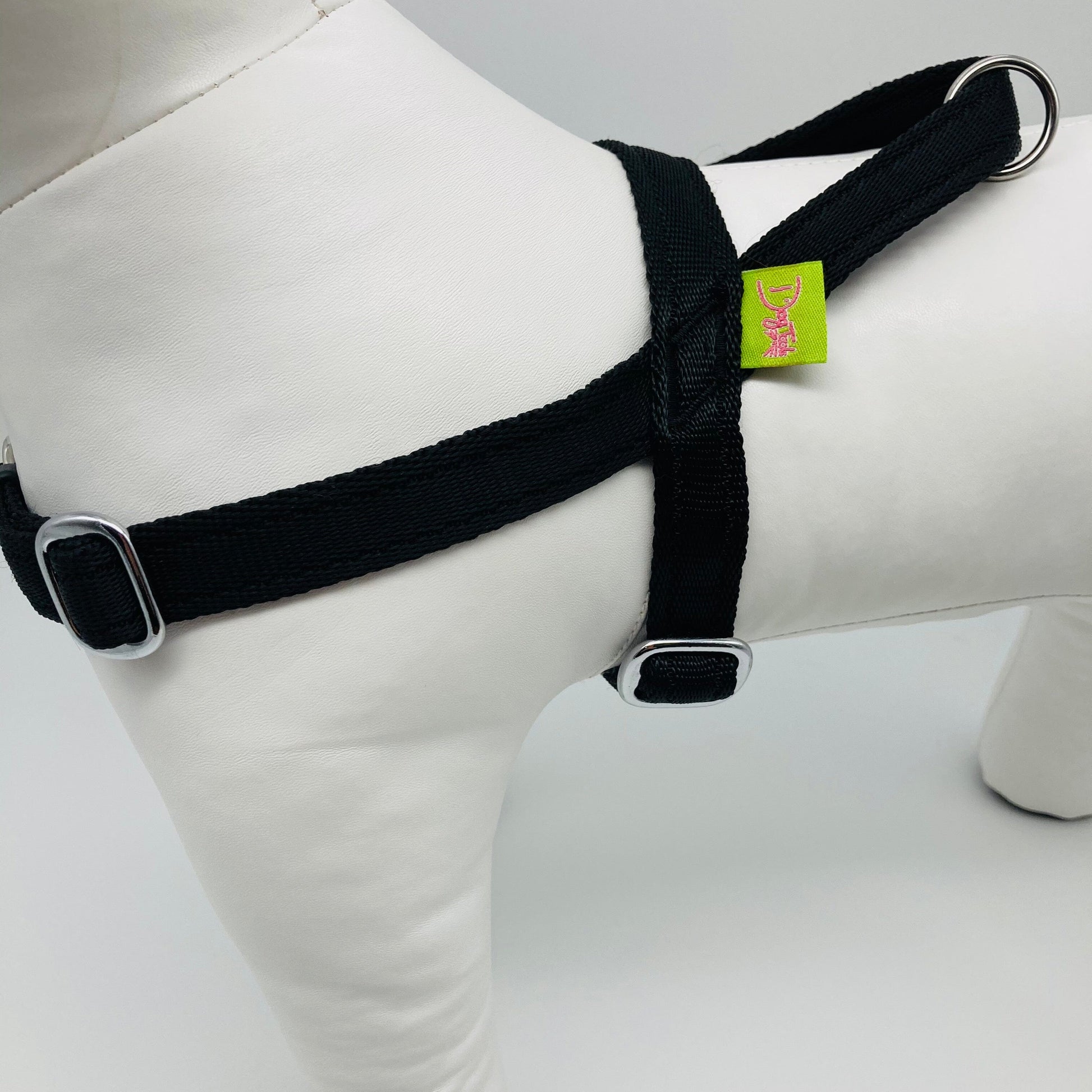 DogTools Hundegeschirr von der Seite gezeigt, mit korrosionsbeständig Materialien