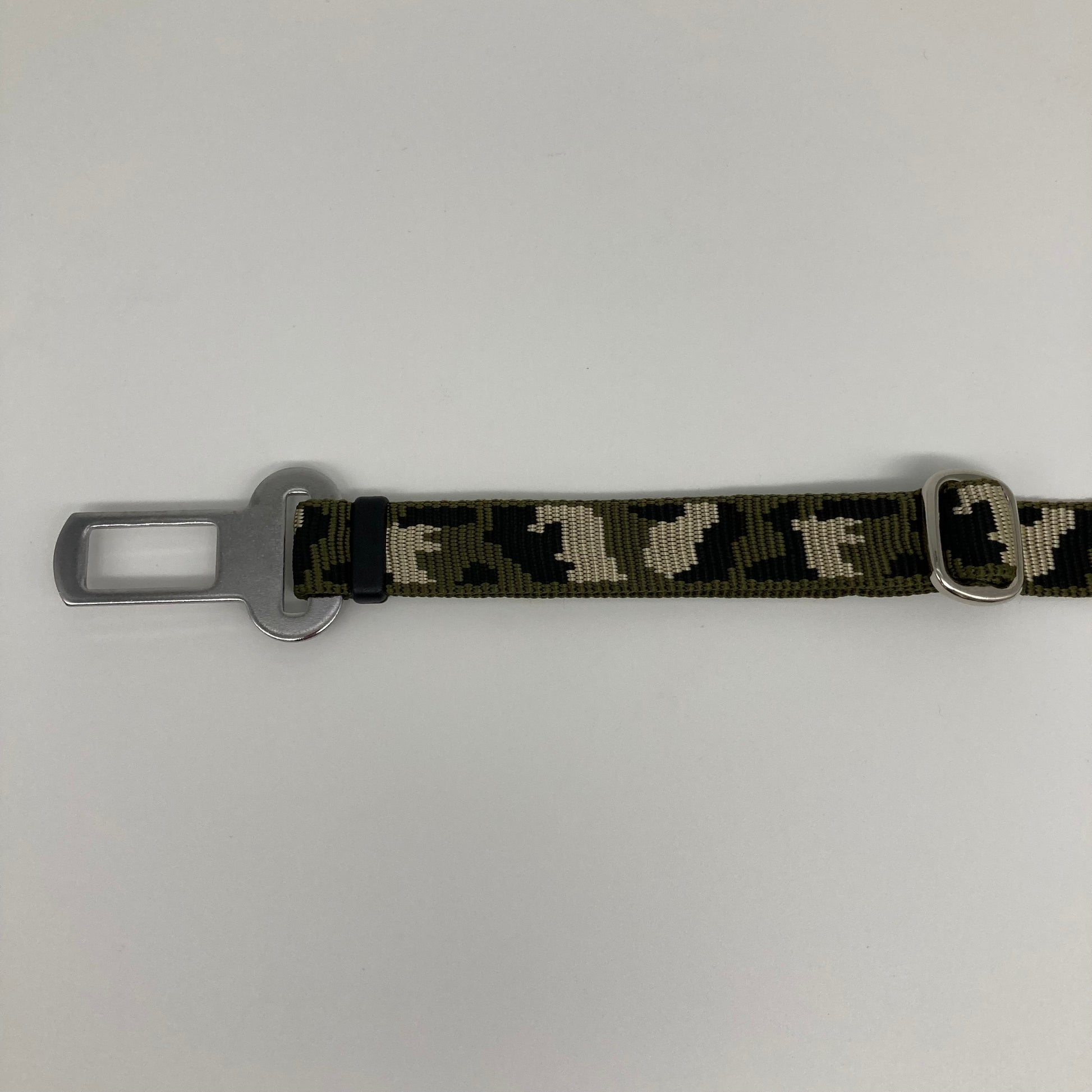 army green (army print in 3 colors, olive green, beige and black)  car safety belt, showing the stainless steel buckle and the stainless steel clasp to adjust the length of the belt