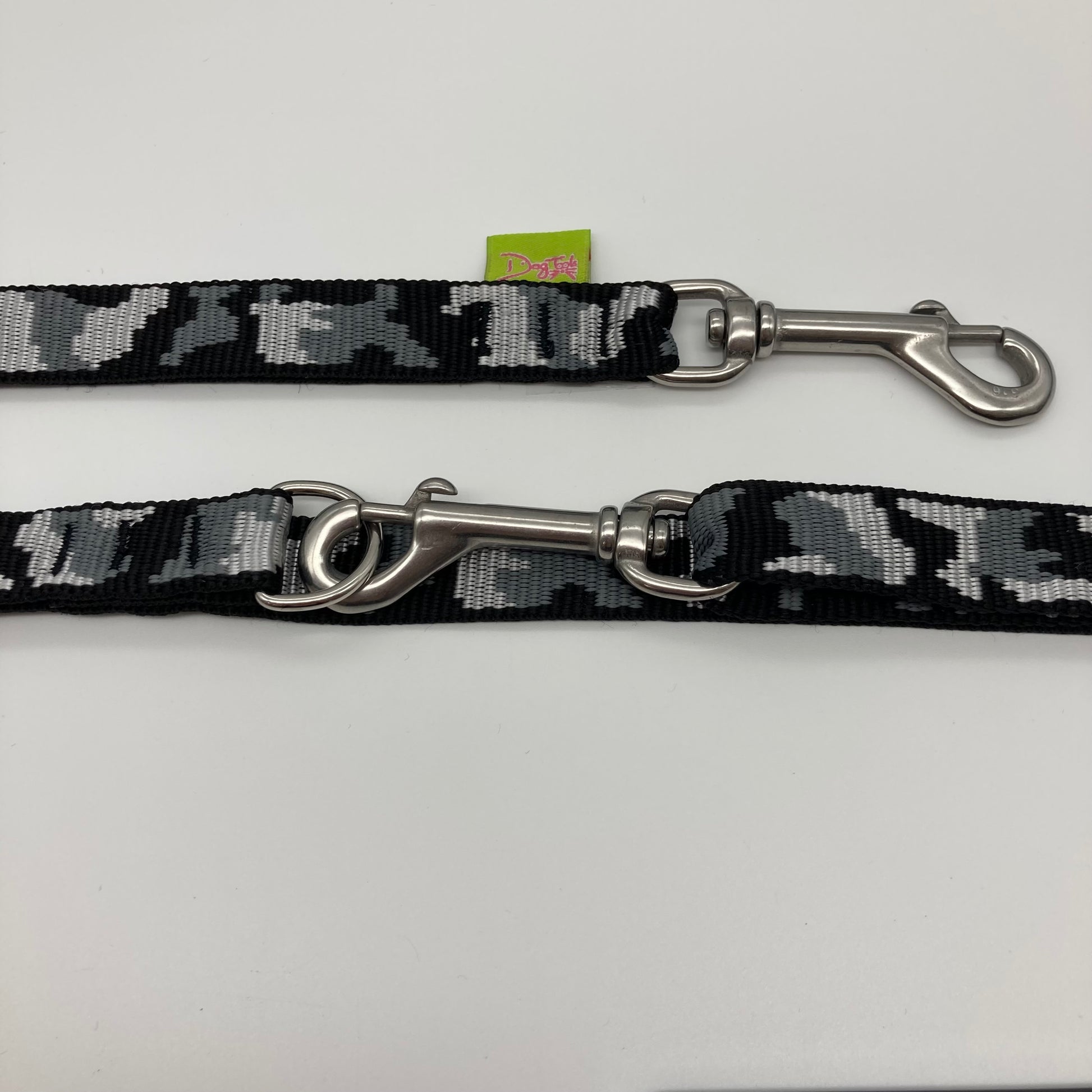 army grey (army print in 3 colors, dark grey, light grey and black) multifunctional leash in size small, showing the 2 stainless steel hooks and the applegreen label with DogTools logo on it