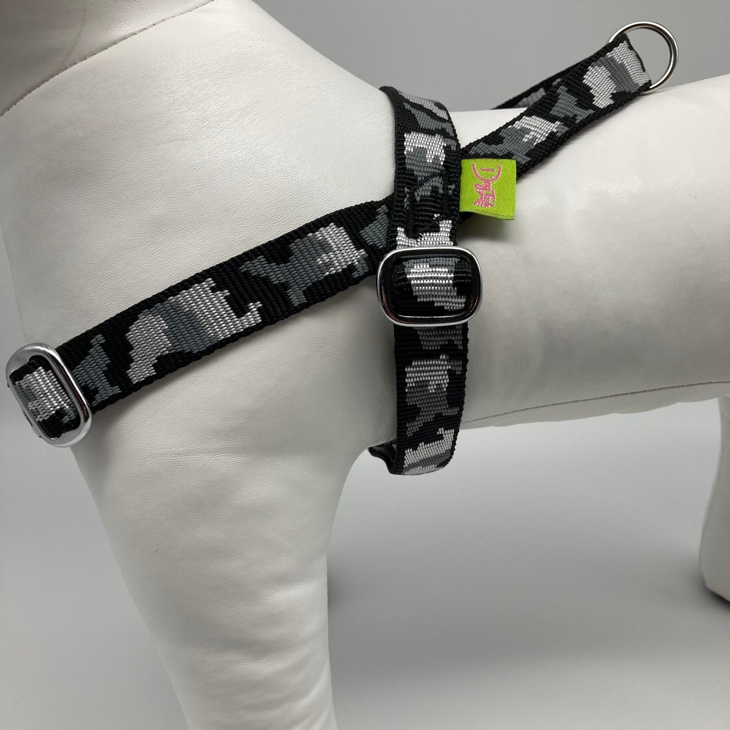 army grey (army print in 3 colors, dark grey, light grey and black) harness, from the side, showing the loop, the stainless steel parts and the applegreen label