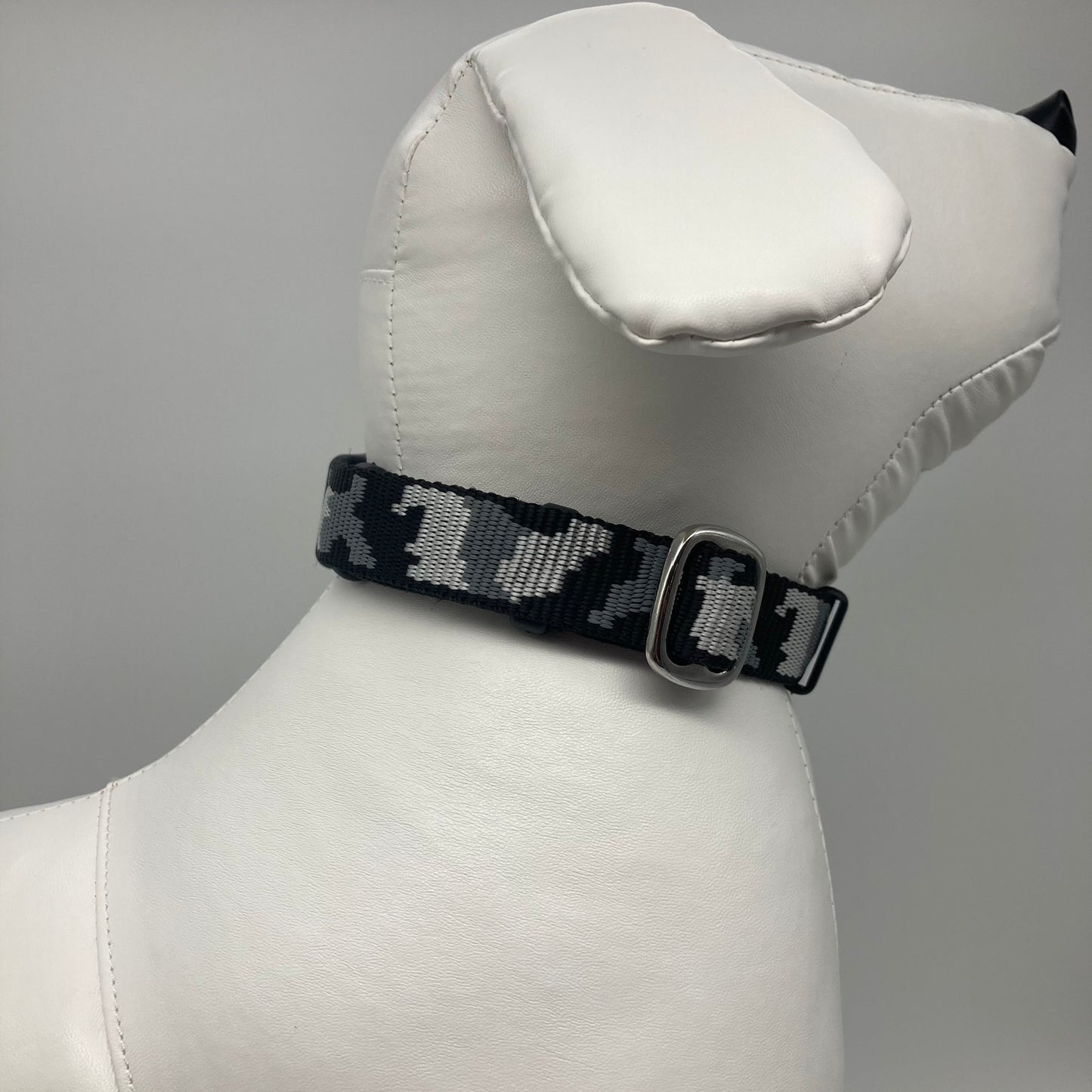 army grey (army print in 3 colors, dark grey, light grey and black) collar displayed on a stuffed toy (dog), showing the back of the head and the collar from behind