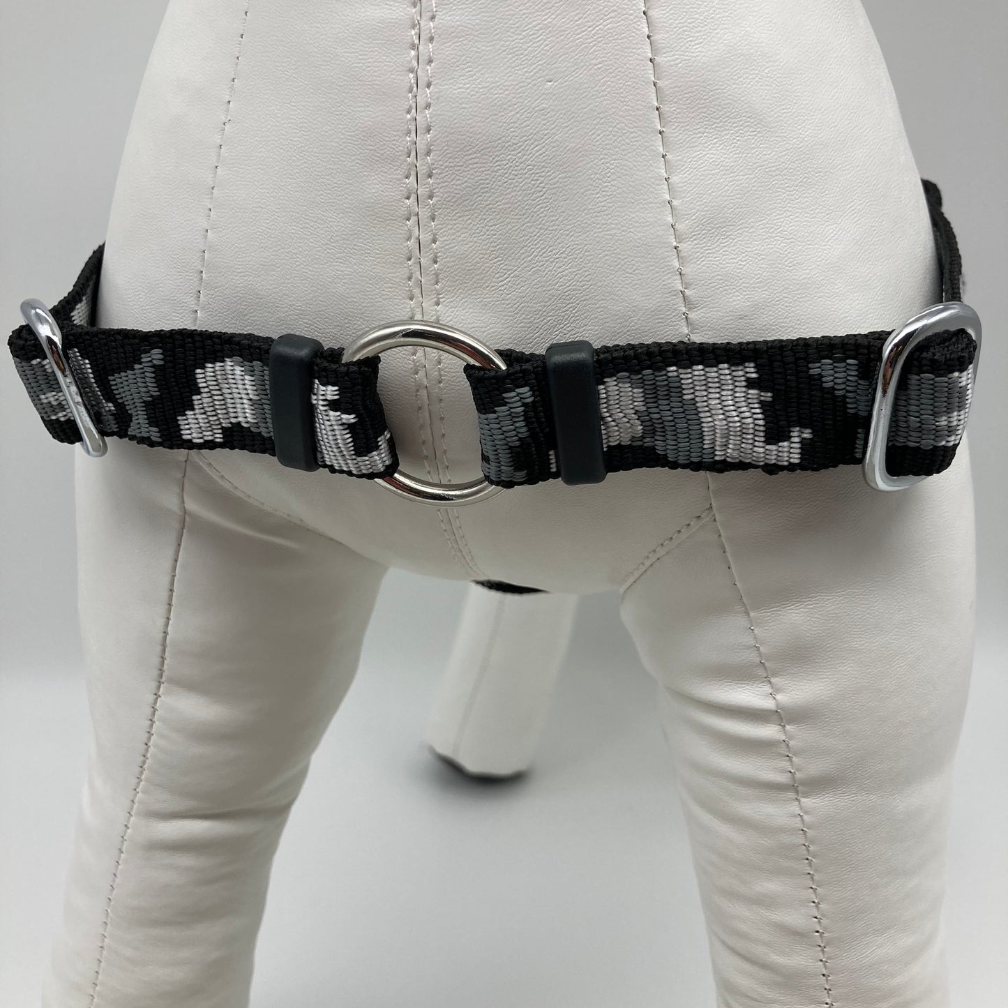 army grey (army print in 3 colors, dark grey, light grey and black) harness, showing the chest from the front, the stainless steel ring where the leash is attached to
