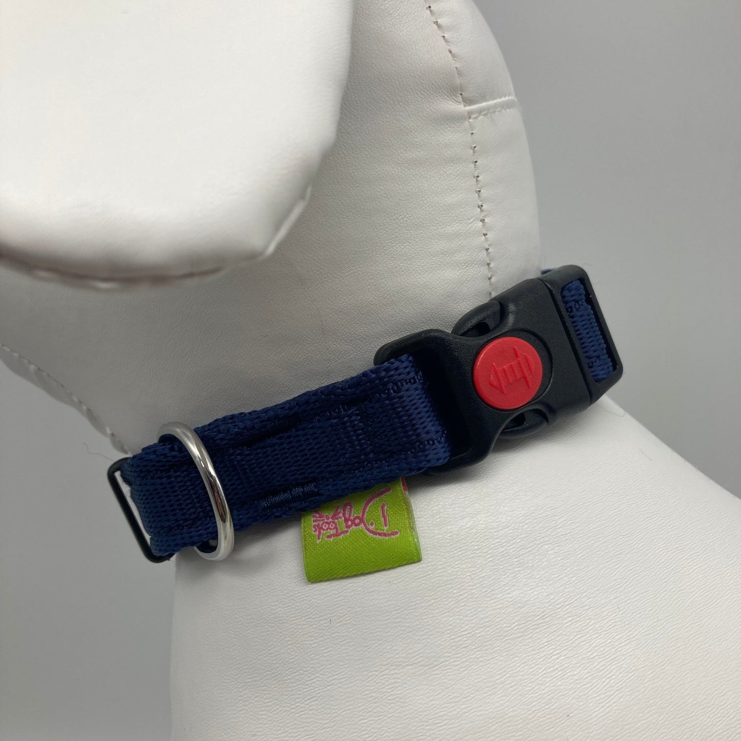 mit robusten Nähten und Verschluss