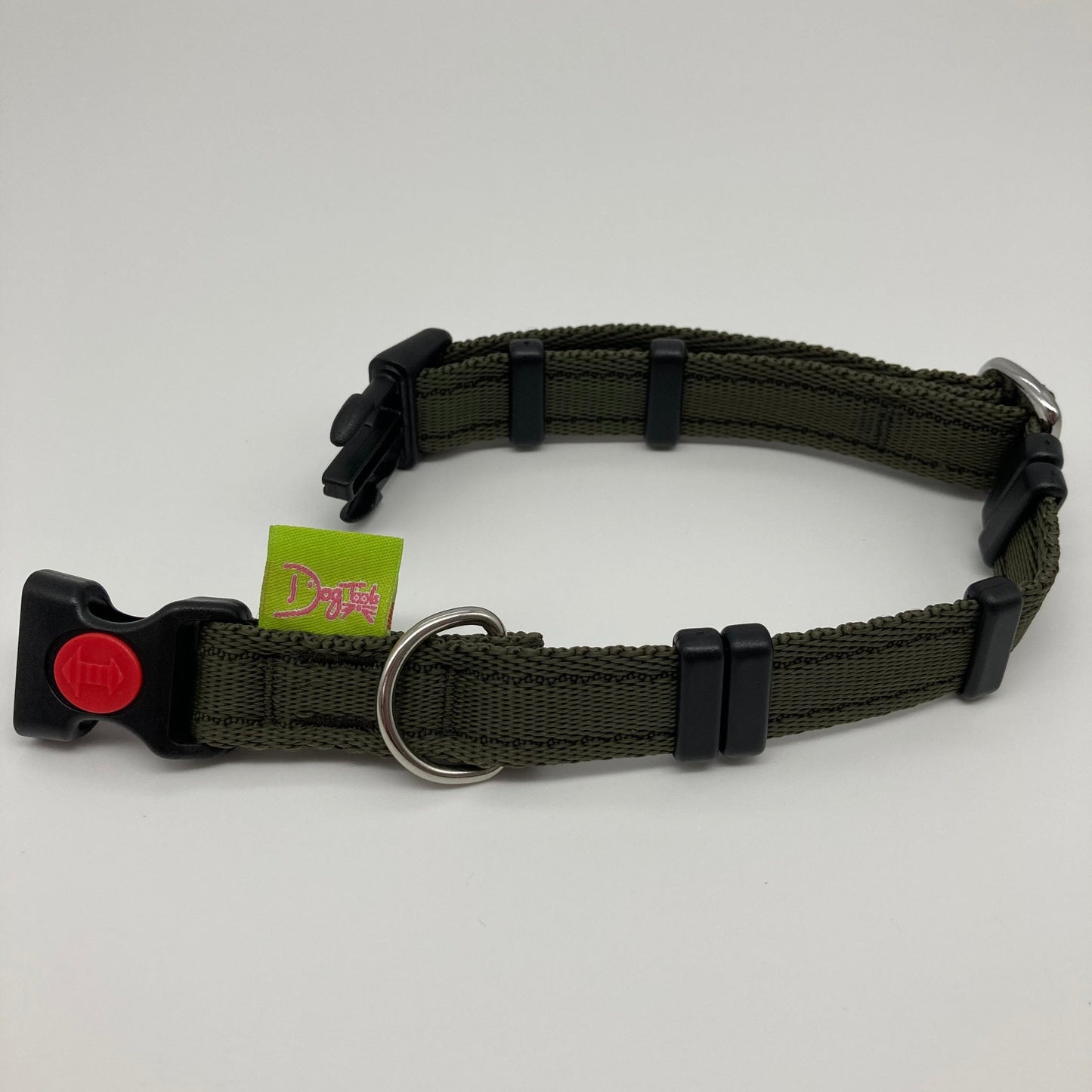 Schützt deinen Hund – und deine Familie. Das DogTools-Halsband schützt das Flohhalsband vor Schmutz, Wasser und Hautkontakt