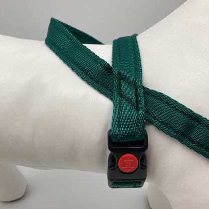 No-Pull-Geschirr von der Seite gezeigt, mit robusten Nähten und Verschluss