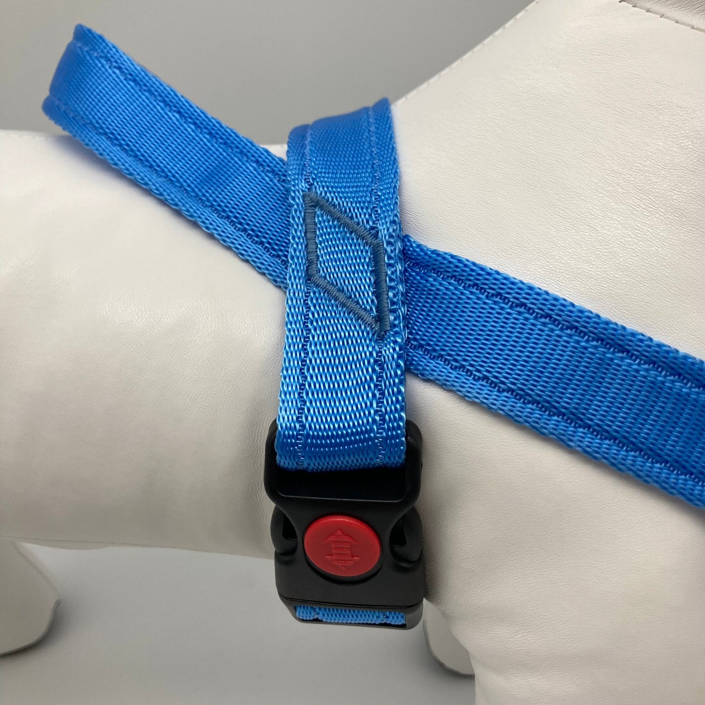 No-Pull-Geschirr von der Seite gezeigt, mit robusten Nähten und Verschluss