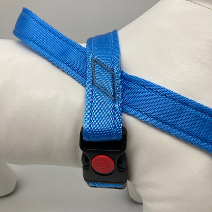 No-Pull-Geschirr von der Seite gezeigt, mit robusten Nähten und Verschluss