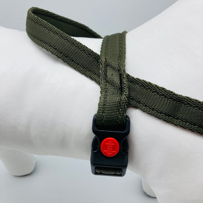 No-Pull-Geschirr von der Seite gezeigt, mit robusten Nähten und Verschluss