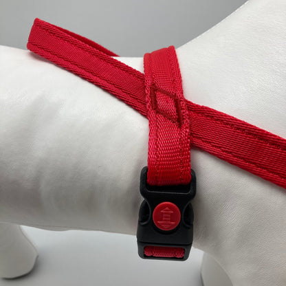 No-Pull-Geschirr von der Seite gezeigt, mit robusten Nähten und Verschluss