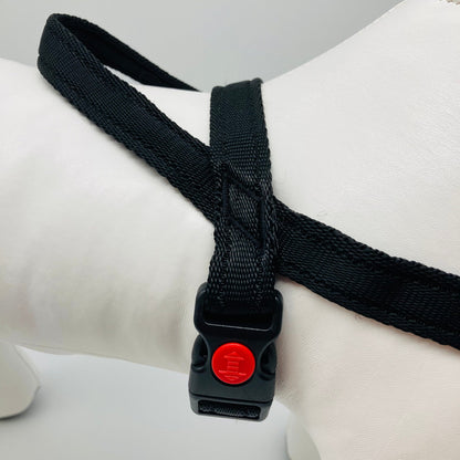 No-Pull-Geschirr von der Seite gezeigt, mit robusten Nähten und Verschluss